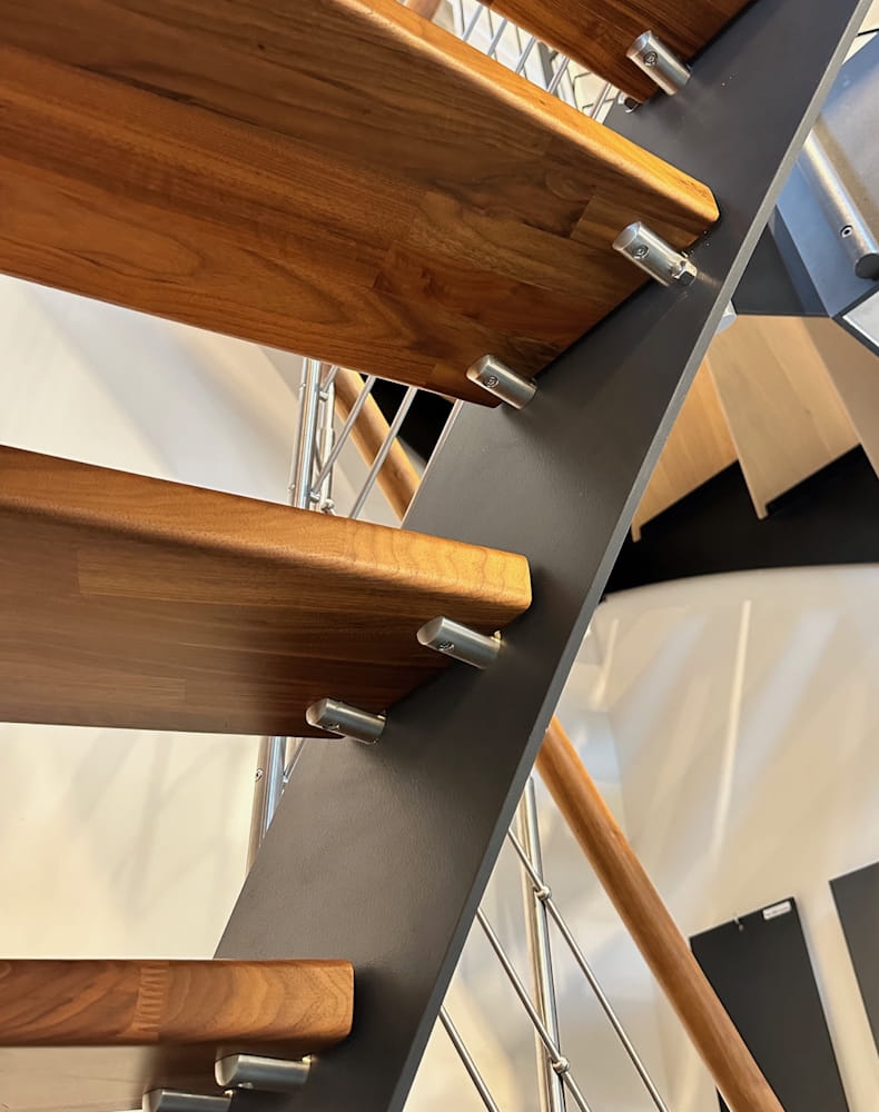 Stufenauflager aus Edelstahl für Stahlwangentreppen zum Einschweißen – Bild 4